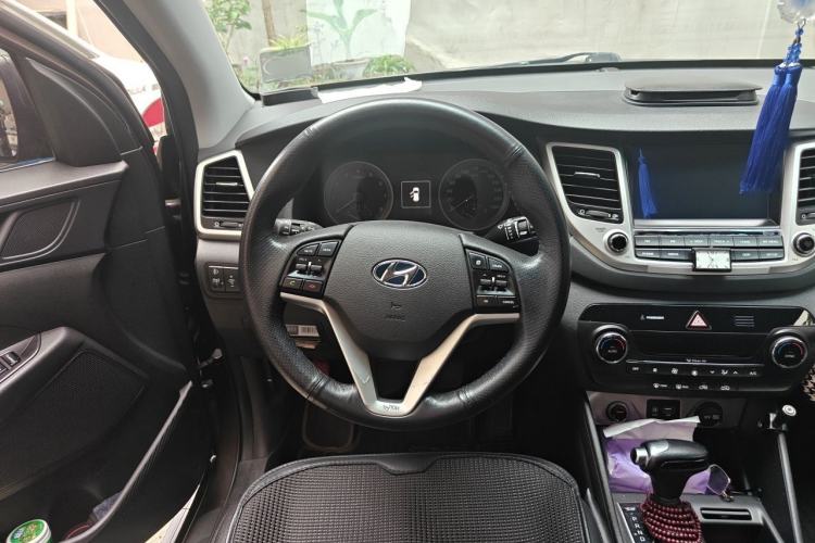 Used Hyundai Tucson 2015 1.6T Dual-Clutch Two-Wheel-Drive Leading Model Steering Wheel