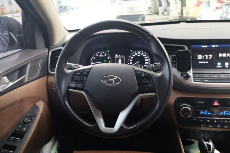 Used Hyundai Tucson 2015 1.6T Dual-Clutch Two-Wheel-Drive Smart Model Steering Wheel