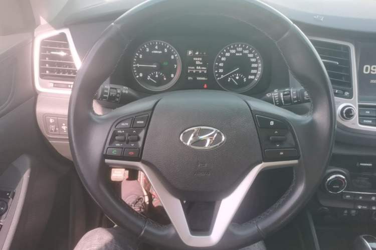 Used Hyundai Tucson 2015 1.6T Dual-Clutch Two-Wheel-Drive Smart Model Steering Wheel