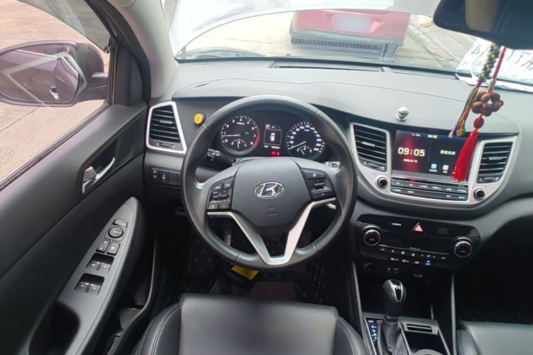 Used Hyundai Tucson 2015 1.6T Dual-Clutch Two-Wheel-Drive Smart Model Steering Wheel