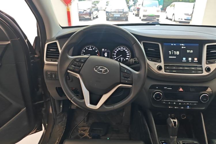 Used Hyundai Tucson 2015 1.6T Dual-Clutch Two-Wheel-Drive Smart Model Steering Wheel
