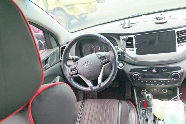 Used Hyundai Tucson 2015 1.6T Dual-Clutch Two-Wheel-Drive Leading Model Steering Wheel