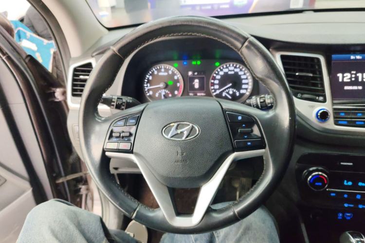 Used Hyundai Tucson 2015 1.6T Dual-Clutch Two-Wheel-Drive Smart Model Steering Wheel