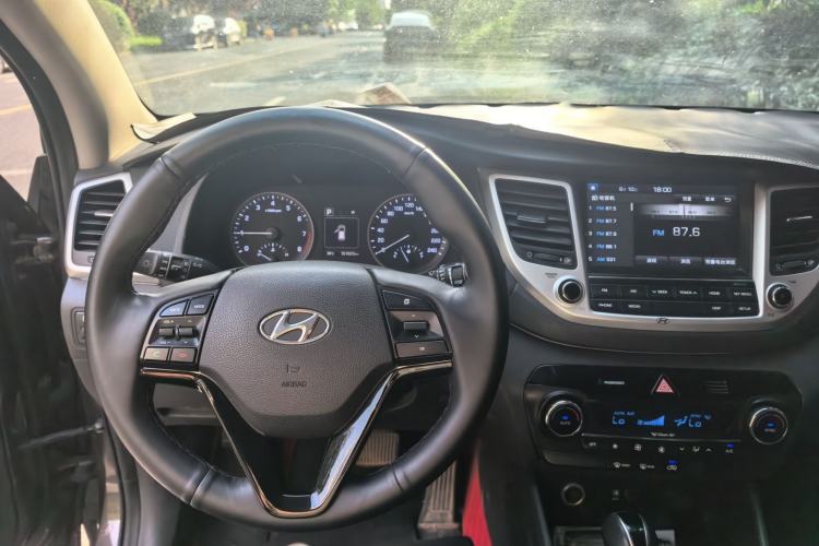 Used Hyundai Tucson 2015 1.6T Dual-Clutch Two-Wheel-Drive Smart Model Steering Wheel