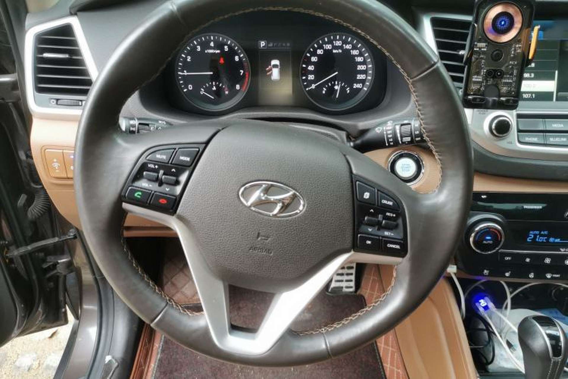 Used Hyundai Tucson 2015 1.6T Dual-Clutch Four-Wheel Drive Flagship Model Steering Wheel