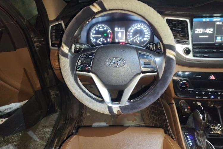 Used Hyundai Tucson 2015 1.6T Dual-Clutch Two-Wheel-Drive Leading Model Steering Wheel