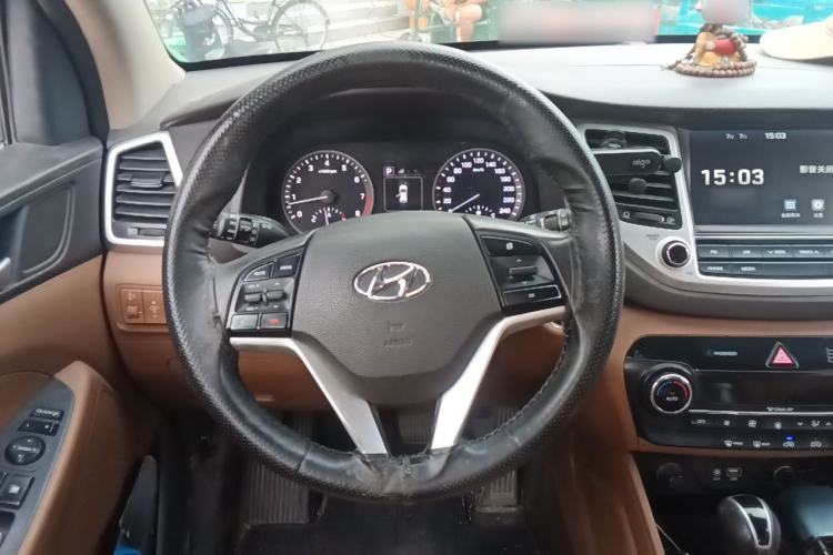 Used Hyundai Tucson 2015 1.6T Dual-Clutch Two-Wheel-Drive Leading Model Steering Wheel