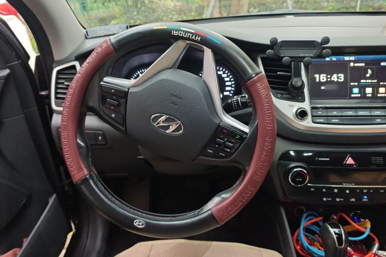 Used Hyundai Tucson 2015 1.6T Dual-Clutch Two-Wheel-Drive Smart Model Steering Wheel