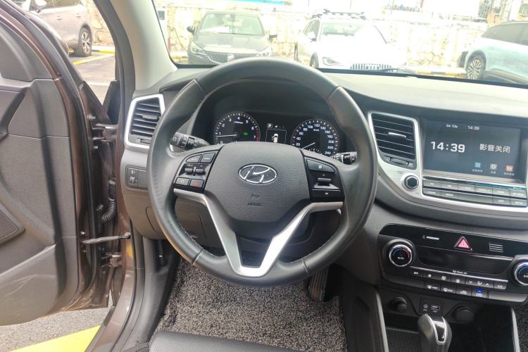 Used Hyundai Tucson 2015 1.6T Dual-Clutch Two-Wheel-Drive Smart Model Steering Wheel