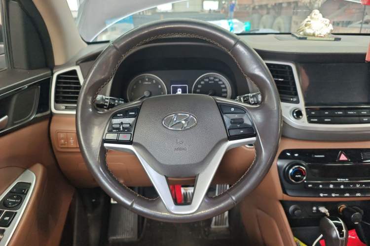 Used Hyundai Tucson 2015 1.6T Dual-Clutch Two-Wheel-Drive Smart Model Steering Wheel
