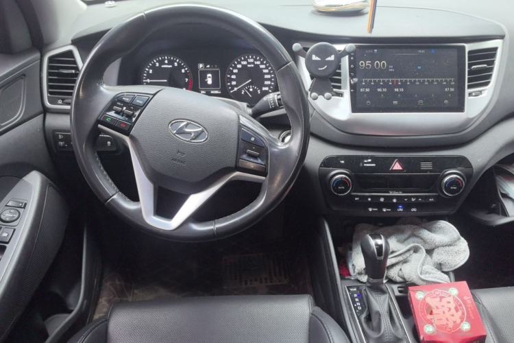 Used Hyundai Tucson 2015 1.6T Dual-Clutch Two-Wheel-Drive Smart Model Steering Wheel