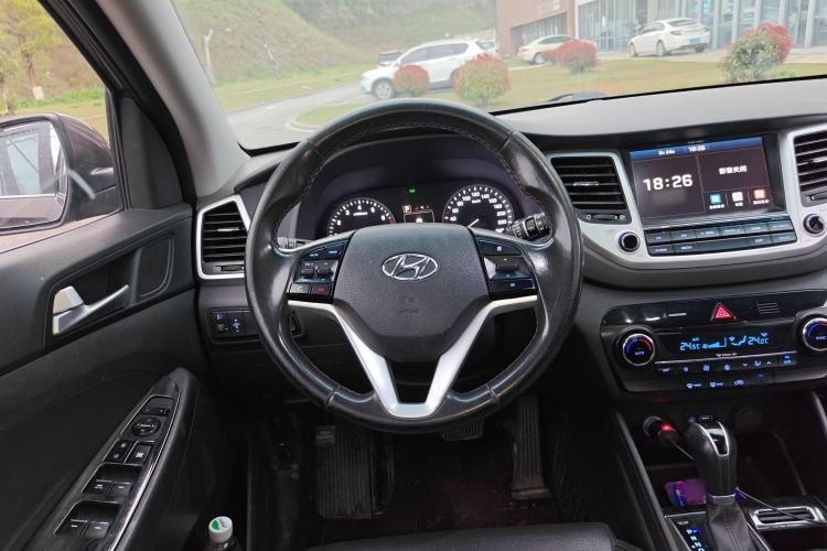 Used Hyundai Tucson 2015 1.6T Dual-Clutch Two-Wheel-Drive Smart Model Steering Wheel