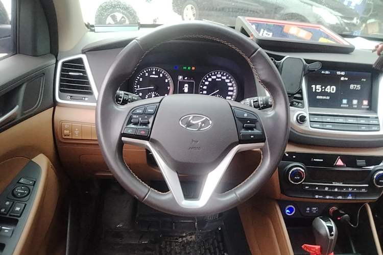Used Hyundai Tucson 2015 1.6T Dual-Clutch Two-Wheel-Drive Smart Model Steering Wheel
