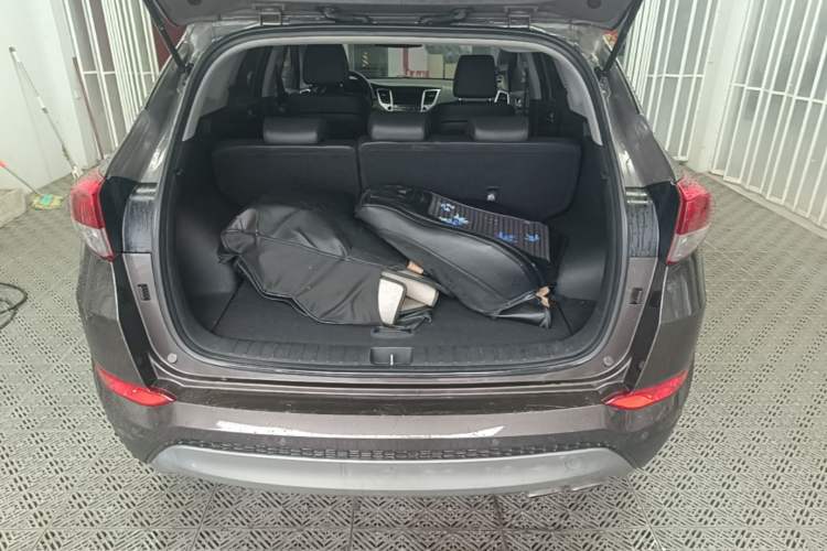 Used Hyundai Tucson 2015 1.6T Dual-Clutch Two-Wheel-Drive Smart Model Trunk