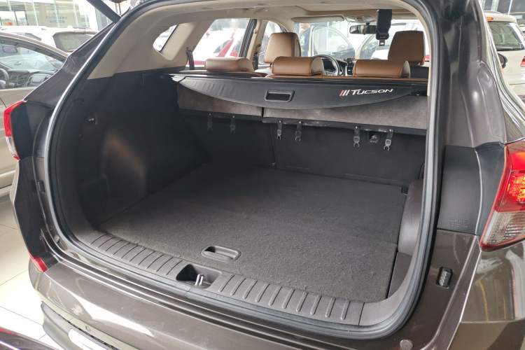 Used Hyundai Tucson 2015 1.6T Dual-Clutch Two-Wheel-Drive Leading Model Trunk