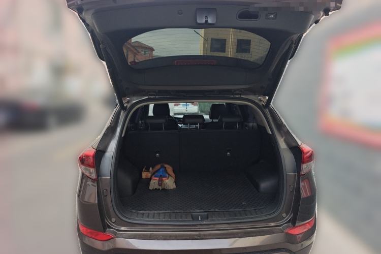 Used Hyundai Tucson 2015 1.6T Dual-Clutch Two-Wheel-Drive Leading Model Trunk