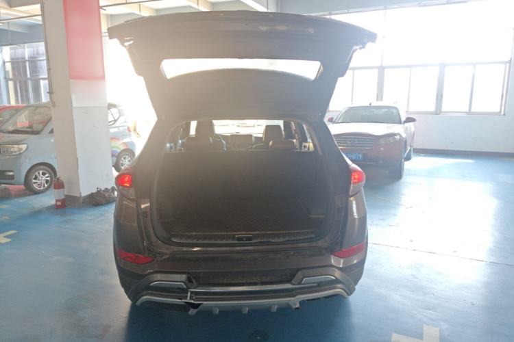 Used Hyundai Tucson 2015 1.6T Dual-Clutch Two-Wheel-Drive Smart Model Trunk