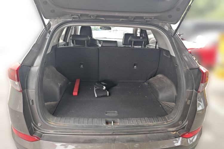 Used Hyundai Tucson 2015 1.6T Dual-Clutch Two-Wheel-Drive Smart Model Trunk