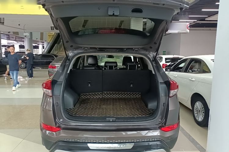 Used Hyundai Tucson 2015 1.6T Dual-Clutch Two-Wheel-Drive Smart Model Trunk