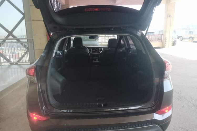 Used Hyundai Tucson 2015 1.6T Dual-Clutch Two-Wheel-Drive Smart Model Trunk