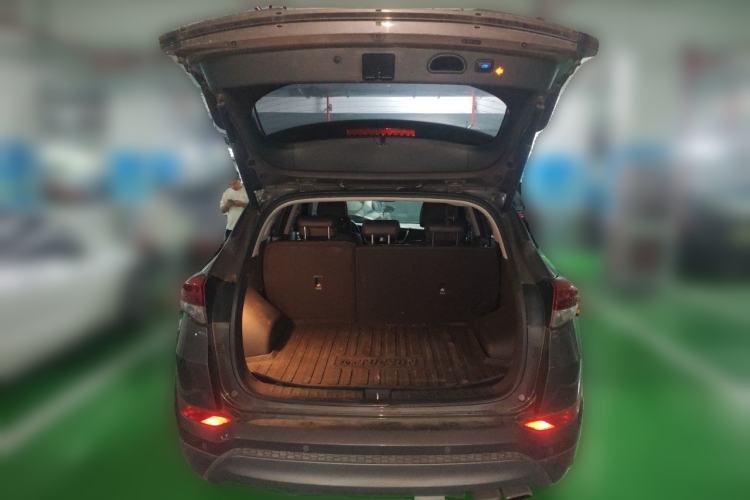 Used Hyundai Tucson 2015 1.6T Dual-Clutch Two-Wheel-Drive Leading Model Trunk