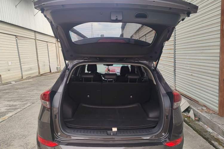 Used Hyundai Tucson 2015 1.6T Dual-Clutch Two-Wheel-Drive Smart Model Trunk