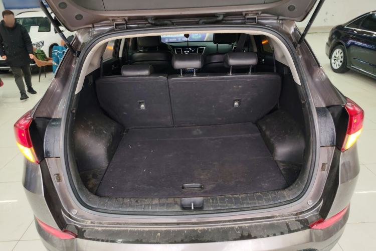 Used Hyundai Tucson 2015 1.6T Dual-Clutch Two-Wheel-Drive Smart Model Trunk