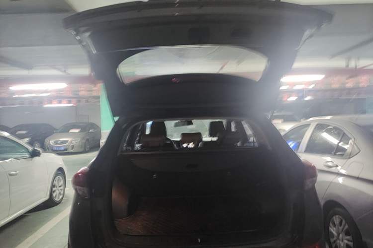 Used Hyundai Tucson 2015 1.6T Dual-Clutch Two-Wheel-Drive Smart Model Trunk