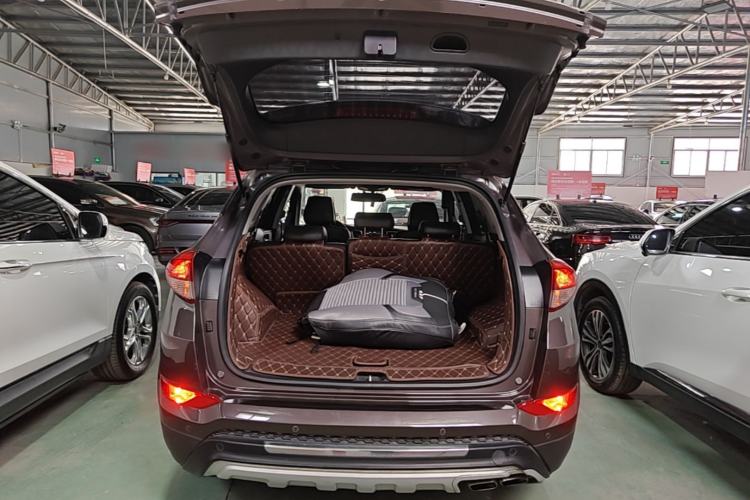 Used Hyundai Tucson 2015 1.6T Dual-Clutch Two-Wheel-Drive Smart Model Trunk