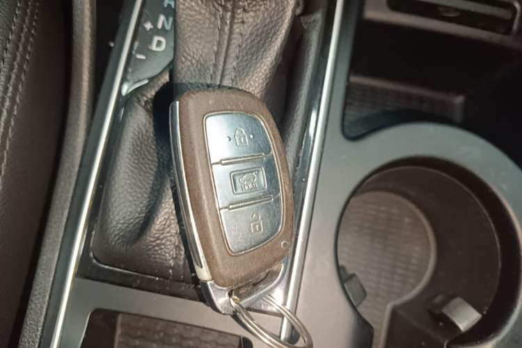 Used Hyundai Tucson 2015 1.6T Dual-Clutch Two-Wheel-Drive Smart Model Vehicle Key