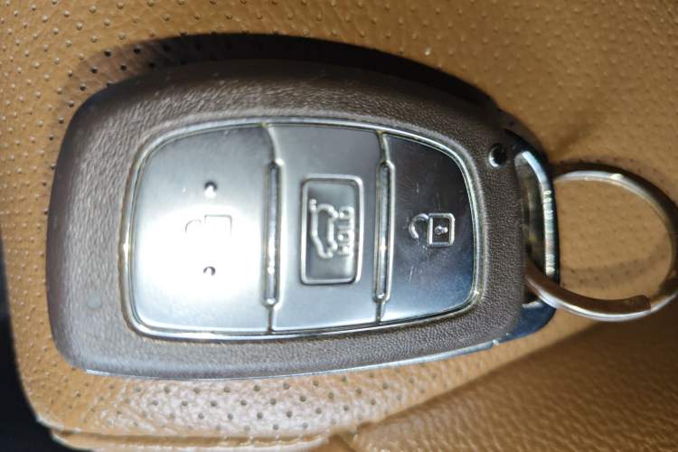 Used Hyundai Tucson 2015 1.6T Dual-Clutch Two-Wheel-Drive Leading Model Vehicle Key