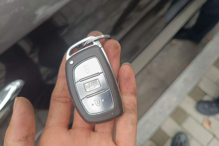 Used Hyundai Tucson 2015 1.6T Dual-Clutch Two-Wheel-Drive Smart Model Vehicle Key