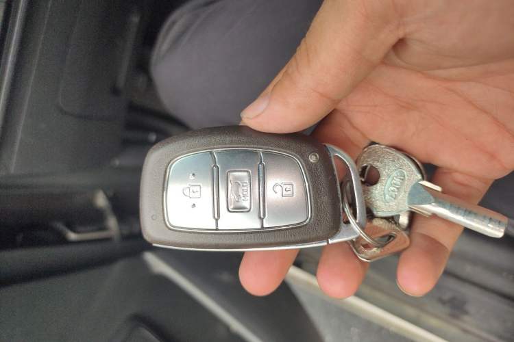 Used Hyundai Tucson 2015 1.6T Dual-Clutch Two-Wheel-Drive Smart Model Vehicle Key