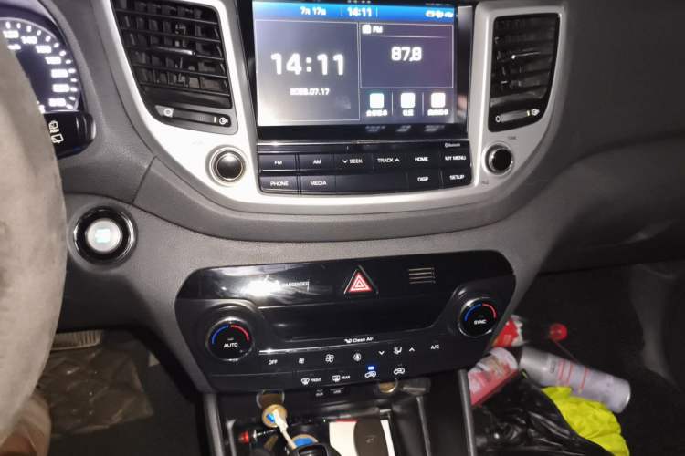 Used Hyundai Tucson 2015 1.6T Dual-Clutch Two-Wheel-Drive Smart Model Audio And AC Panel