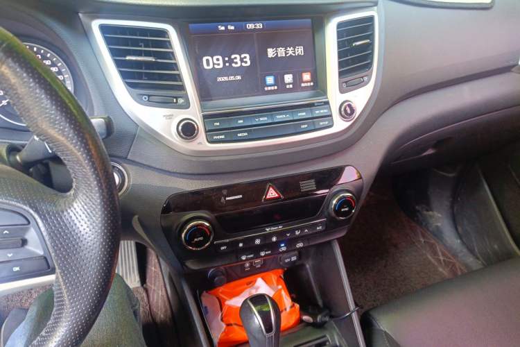 Used Hyundai Tucson 2015 1.6T Dual-Clutch Two-Wheel-Drive Smart Model Audio And AC Panel