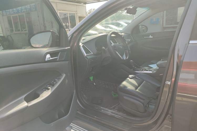 Used Hyundai Tucson 2015 1.6T Dual-Clutch Two-Wheel-Drive Smart Model Driver Seat