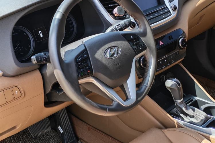 Used Hyundai Tucson 2015 1.6T Dual-Clutch Two-Wheel-Drive Smart Model Exterior 3