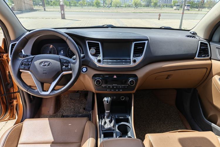 Used Hyundai Tucson 2015 1.6T Dual-Clutch Two-Wheel-Drive Smart Model Exterior 4