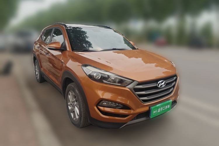 Used Hyundai Tucson 2015 1.6T Dual-Clutch Two-Wheel-Drive Smart Model Front Right 45 Deg
