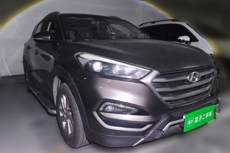 Used Hyundai Tucson 2015 1.6T Dual-Clutch Two-Wheel-Drive Smart Model Front Right 45 Deg
