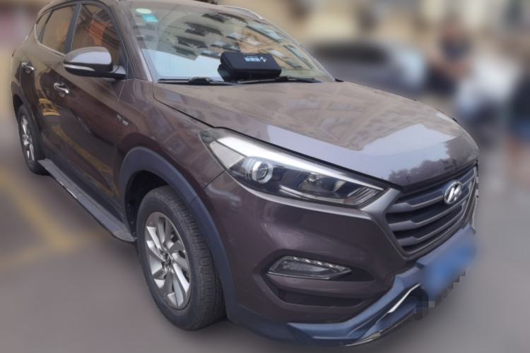 Used Hyundai Tucson 2015 1.6T Dual-Clutch Two-Wheel-Drive Smart Model Front Right 45 Deg