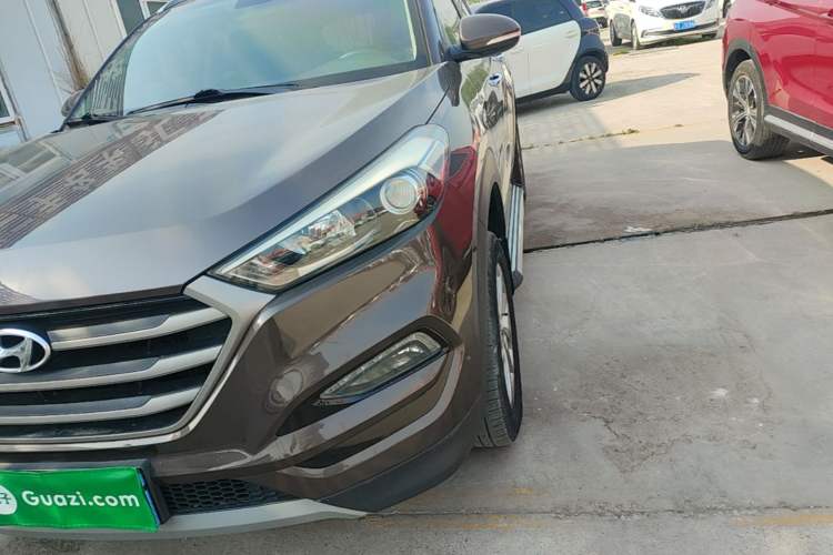 Used Hyundai Tucson 2015 1.6T Dual-Clutch Two-Wheel-Drive Smart Model Left Front Headlight