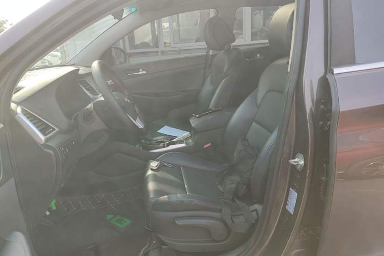 Used Hyundai Tucson 2015 1.6T Dual-Clutch Two-Wheel-Drive Smart Model Left Front Seat