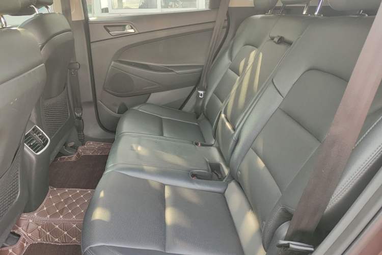 Used Hyundai Tucson 2015 1.6T Dual-Clutch Two-Wheel-Drive Smart Model Left Rear Seat