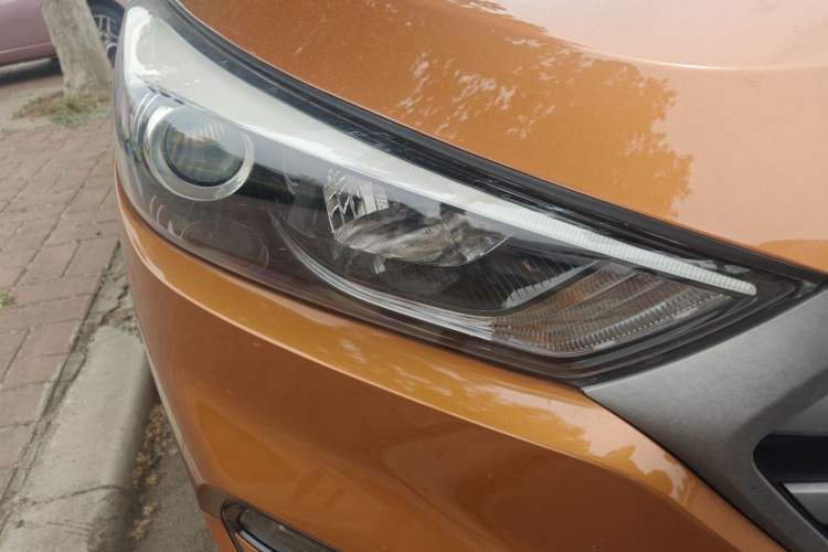 Used Hyundai Tucson 2015 1.6T Dual-Clutch Two-Wheel-Drive Smart Model Right Front Headlight