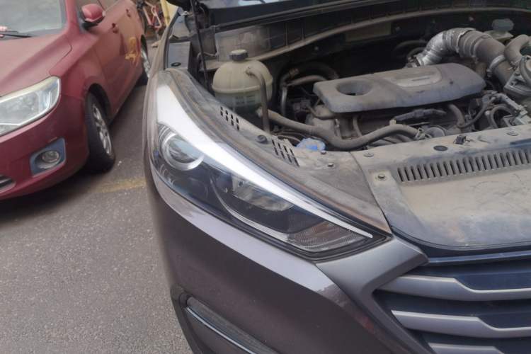 Used Hyundai Tucson 2015 1.6T Dual-Clutch Two-Wheel-Drive Smart Model Right Front Headlight