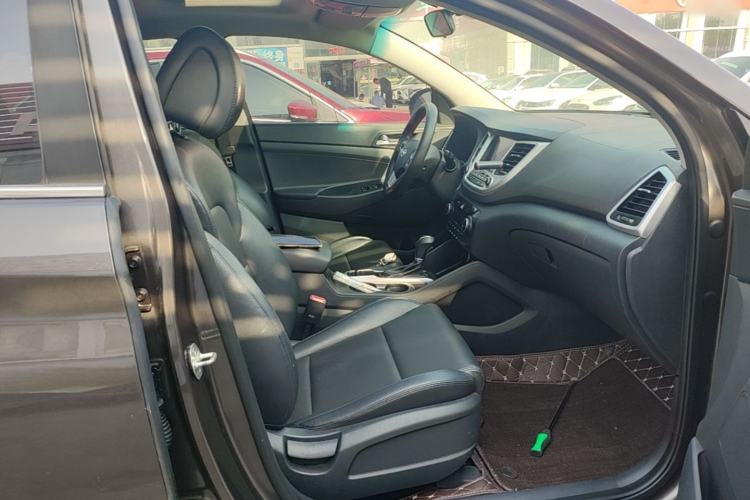 Used Hyundai Tucson 2015 1.6T Dual-Clutch Two-Wheel-Drive Smart Model Right Front Seat