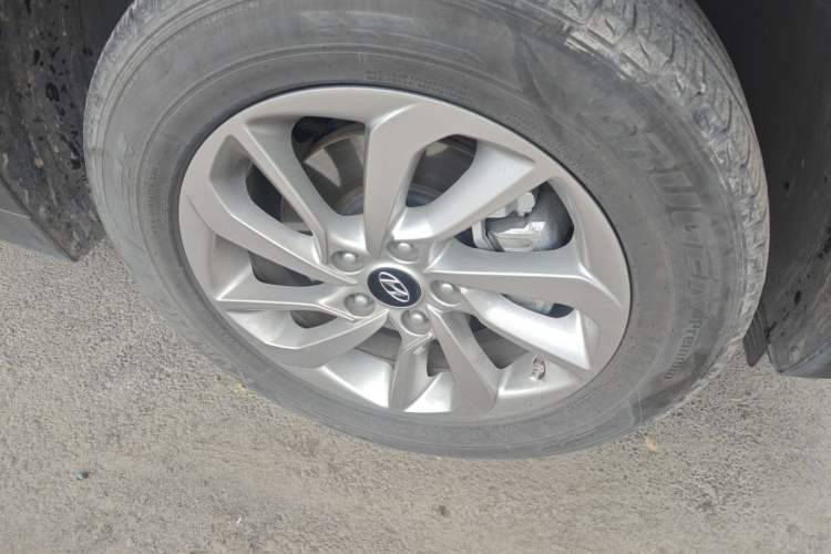 Used Hyundai Tucson 2015 1.6T Dual-Clutch Two-Wheel-Drive Smart Model Right Front Wheel Hub