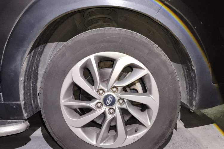 Used Hyundai Tucson 2015 1.6T Dual-Clutch Two-Wheel-Drive Smart Model Right Front Wheel Hub
