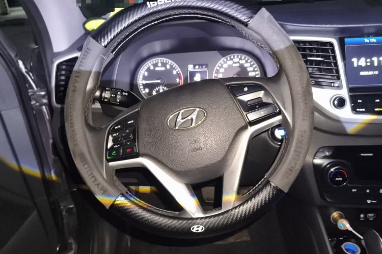 Used Hyundai Tucson 2015 1.6T Dual-Clutch Two-Wheel-Drive Smart Model Steering Wheel